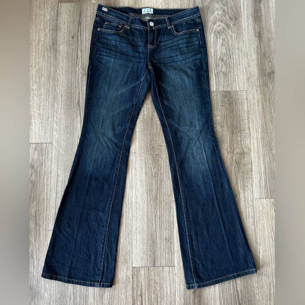 Aeropostale Hailey flare women’s jeans size 9/10 dark wash gently used